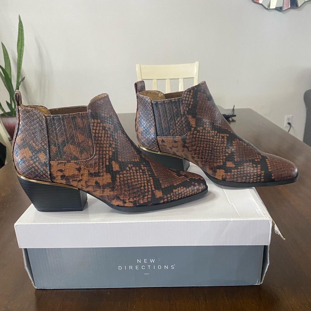 New Directions Edie Ankle Boot Western Bootie Womens Size 8M Brown Snakeskin